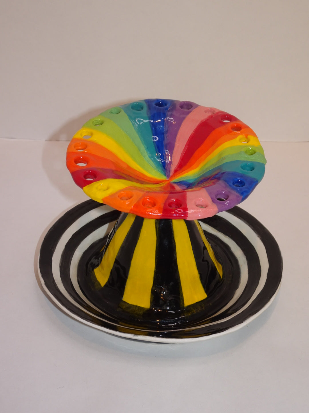 TRIPPY RAINBOW MUSHROOM EARRING DISH